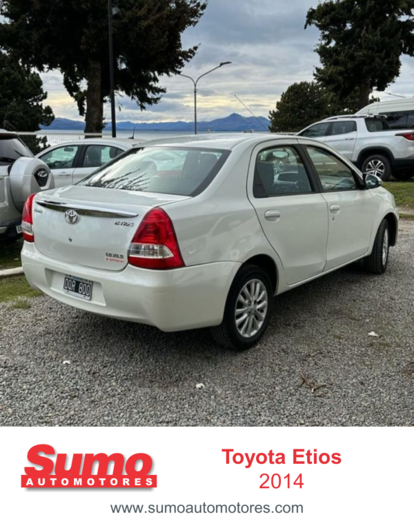 TOYOTA ETIOS XLS 1.5 2014